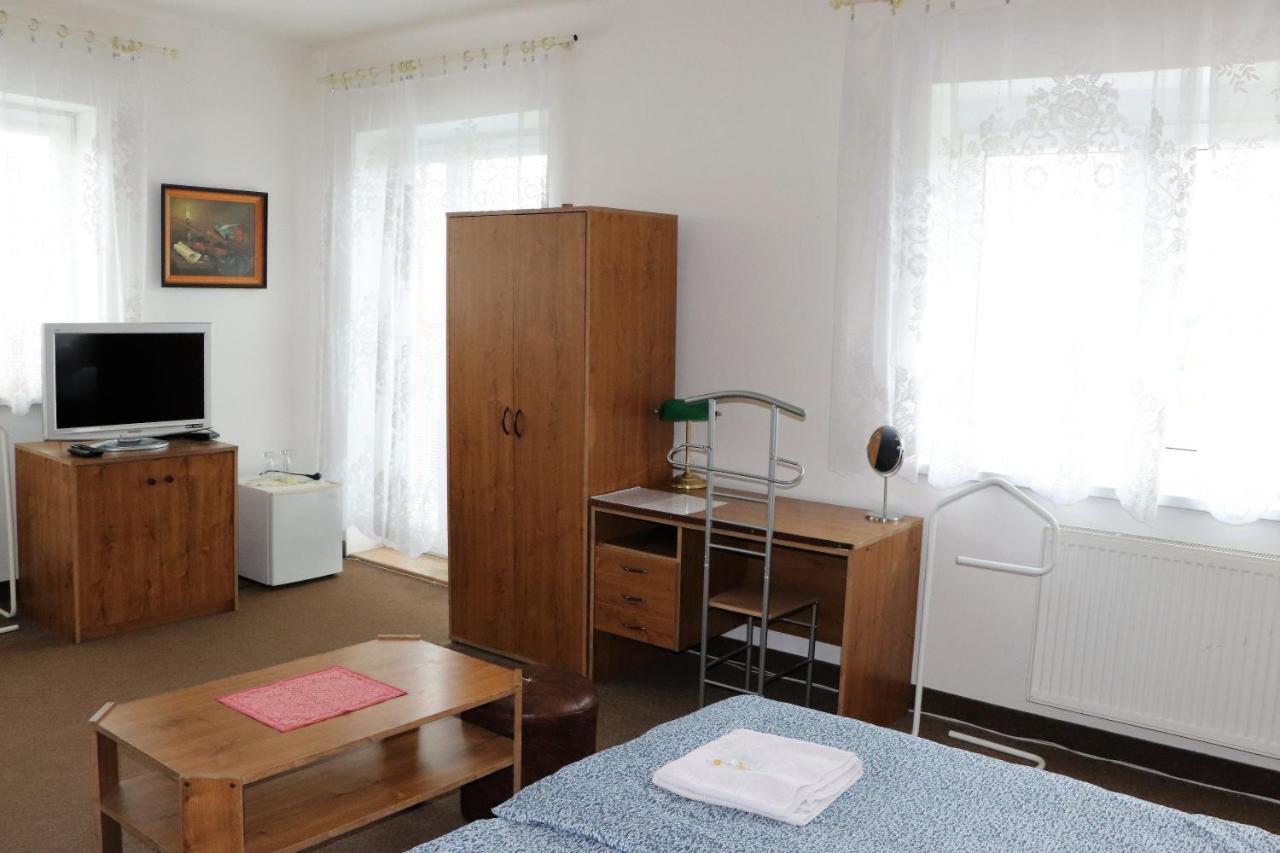 Penzion Bezdekov Rakovnik Ngoại thất bức ảnh